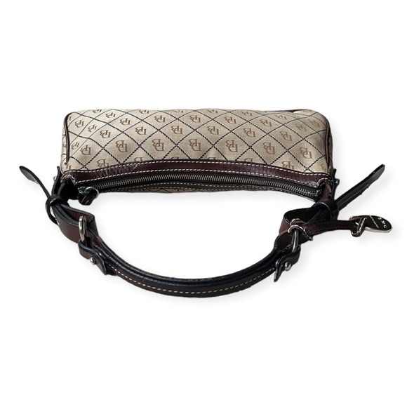 Dooney & Bourke Tan & Brown Signature Logo Maxi Quilt Baguette Shoulder Bag - Picture 10 of 15